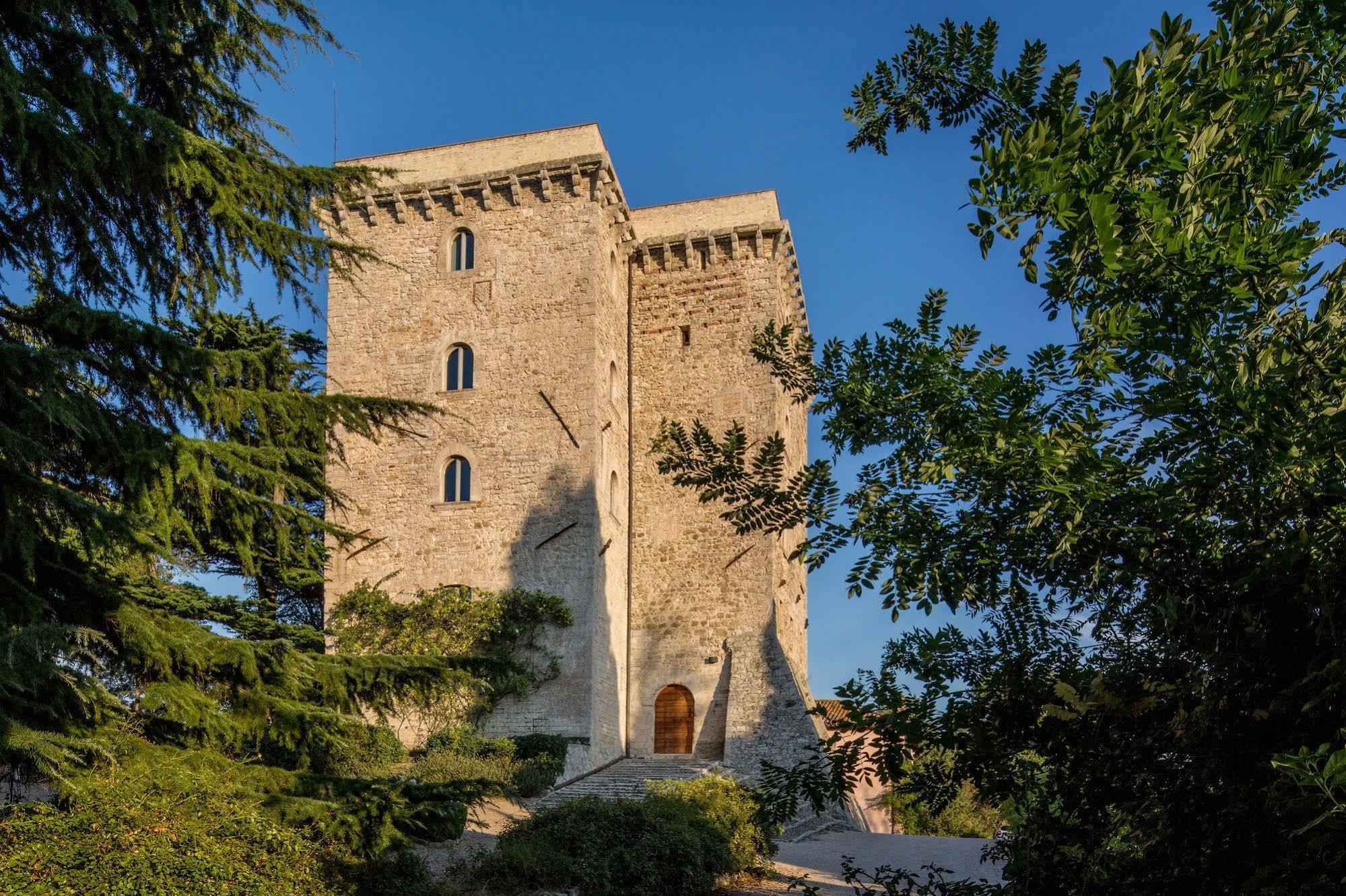 Torre Almonte Aparthotel Todi Bagian luar foto