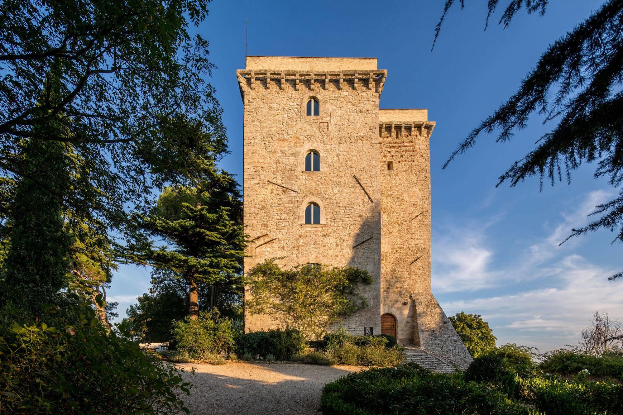 Torre Almonte Aparthotel Todi Bagian luar foto