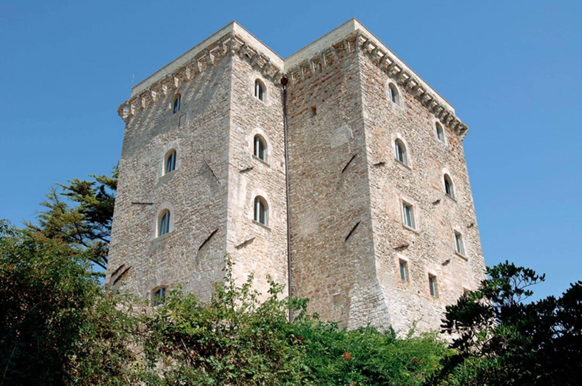 Torre Almonte Aparthotel Todi Bagian luar foto