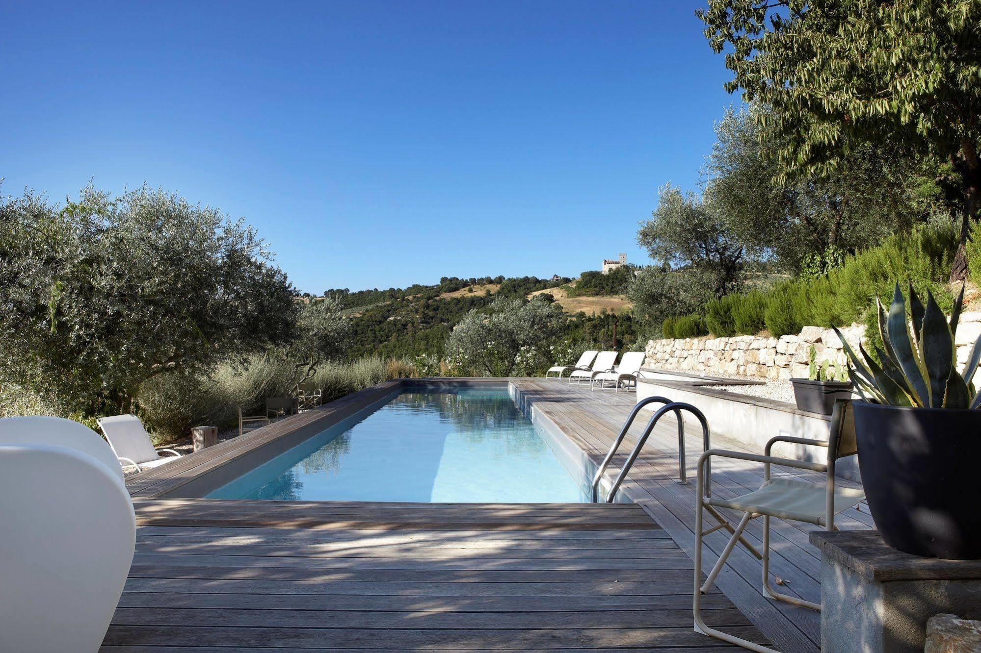 Torre Almonte Aparthotel Todi Bagian luar foto