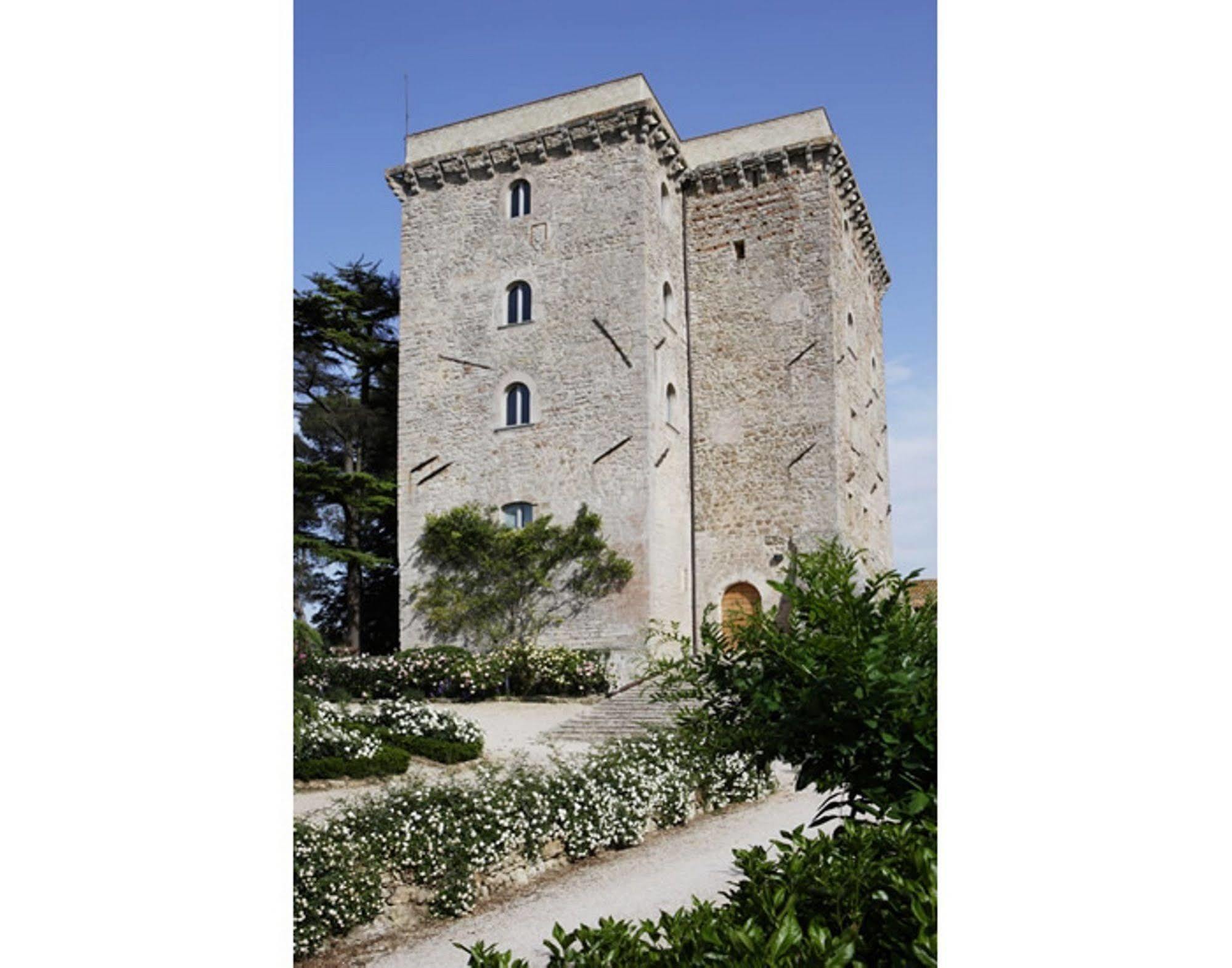 Torre Almonte Aparthotel Todi Bagian luar foto